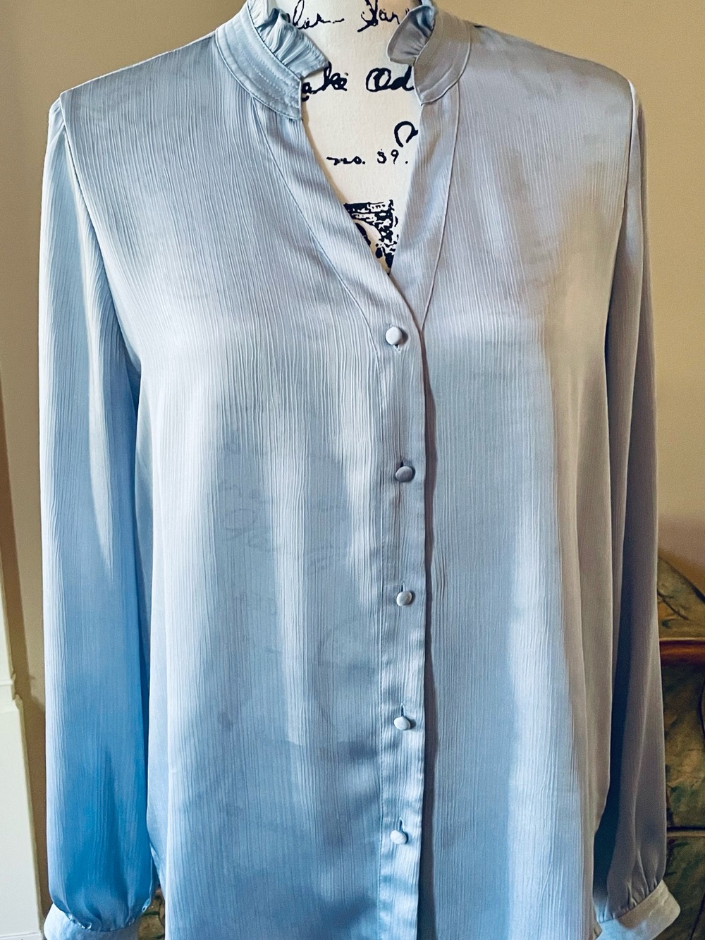 ☀️“Vince” Light Blue Blouse
Size M ☀️Markdown